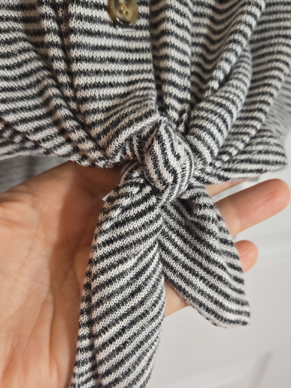Olive & Oak Black and White Striped Tie-Hem Tank Size Medium - Picture 4 of 8